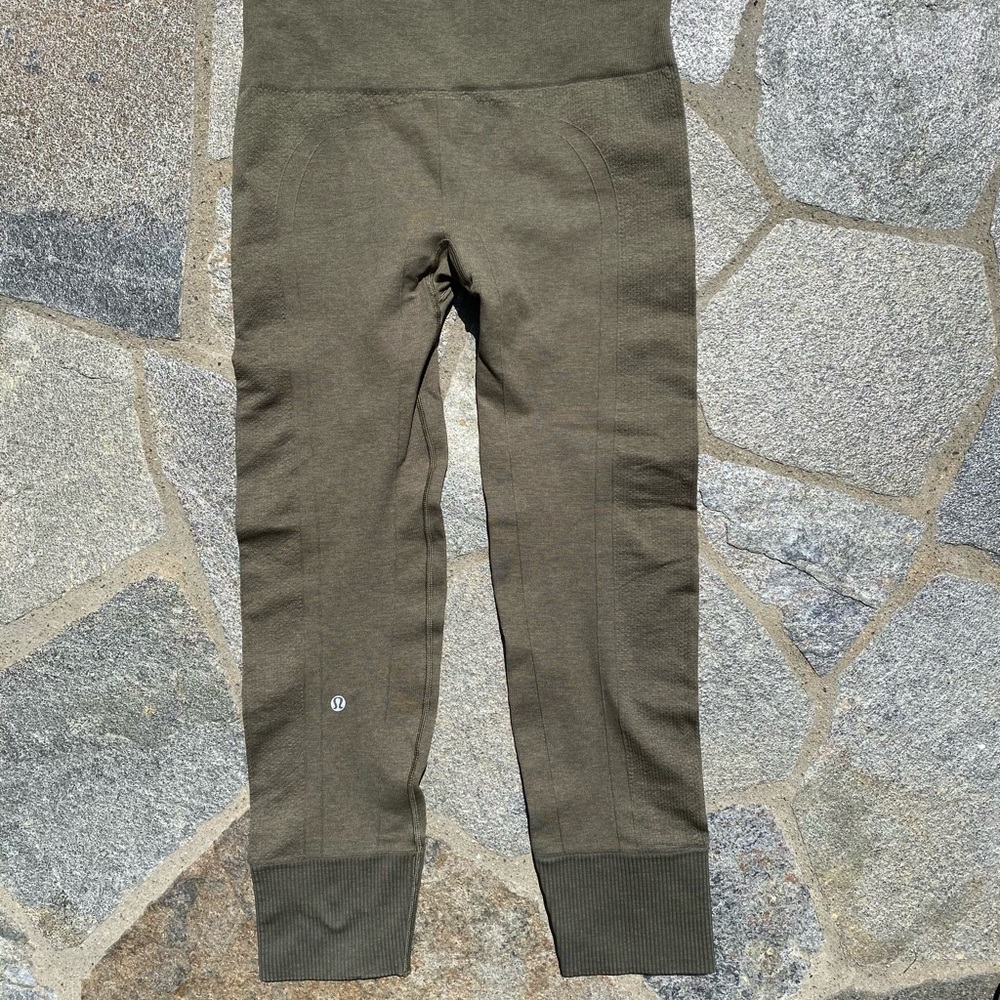 Lululemon Khaki leggings size 8 never worn